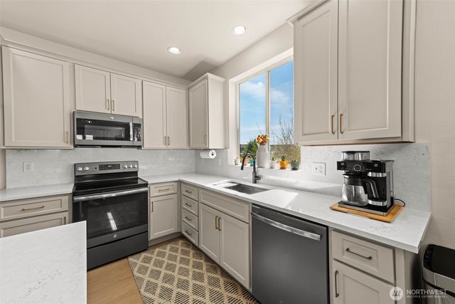 3401 Lanyard Drive NE, Lacey, WA 98516