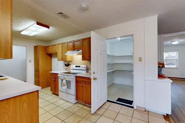 1000 Springdale Road, Bedford, TX 76021