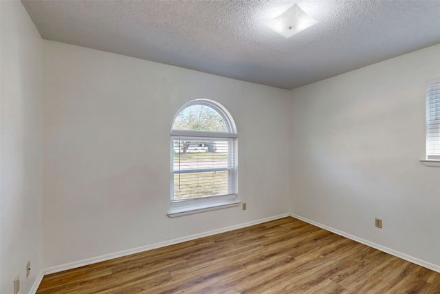 1000 Springdale Road, Bedford, TX 76021