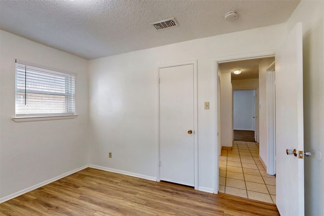 1000 Springdale Road, Bedford, TX 76021