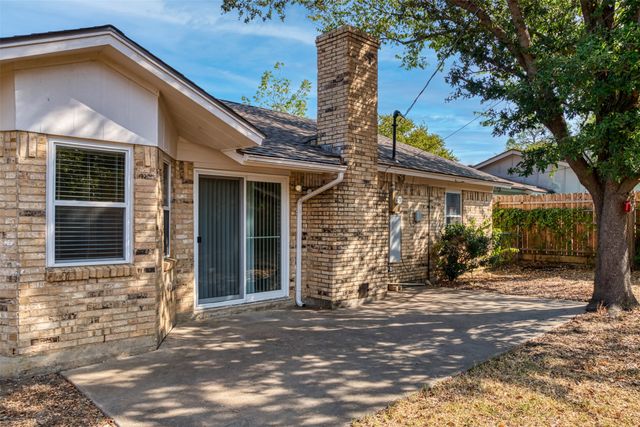 1000 Springdale Road, Bedford, TX 76021