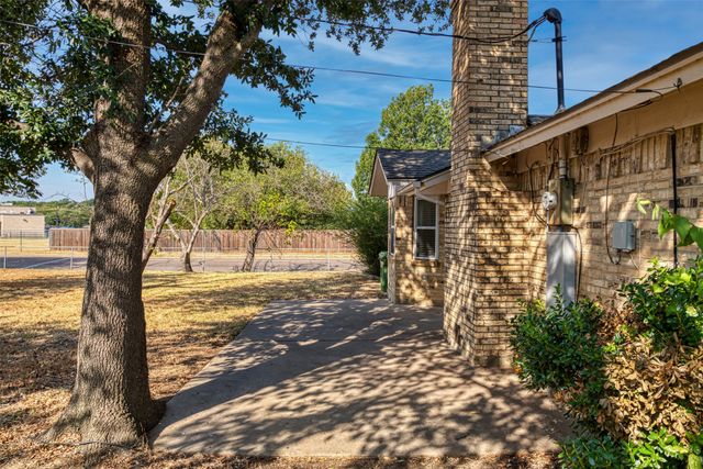 1000 Springdale Road, Bedford, TX 76021
