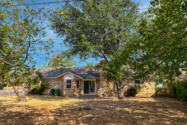 1000 Springdale Road, Bedford, TX 76021