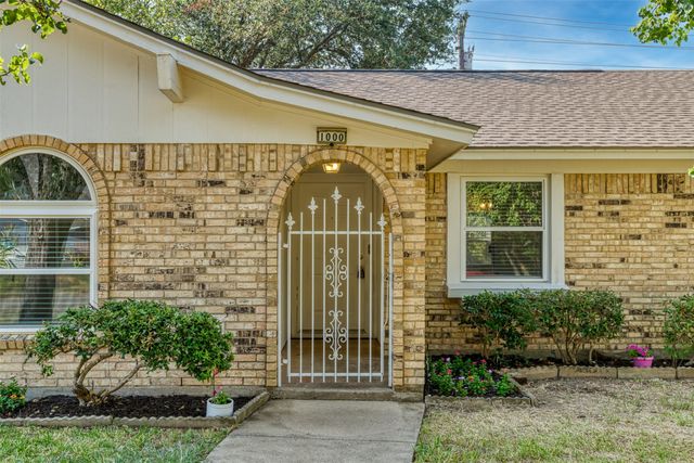 1000 Springdale Road, Bedford, TX 76021