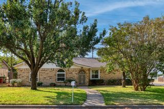 1000 Springdale Road, Bedford, TX 76021