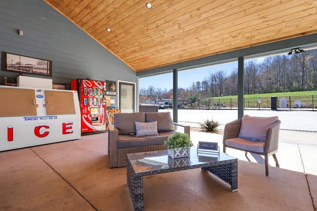 122 Mountain Meadows Drive, Morganton, GA 30560