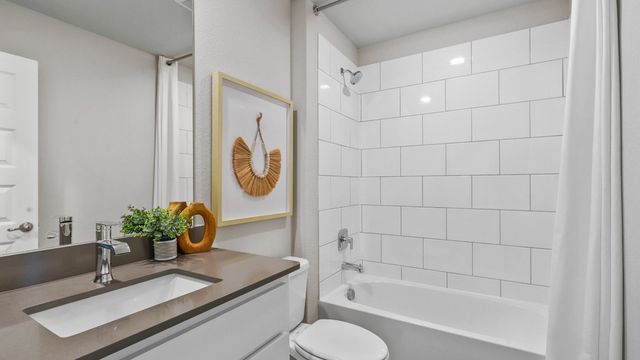 207 SYDNEY Lane, Mansfield, TX 76063