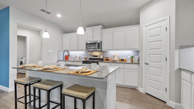 207 SYDNEY Lane, Mansfield, TX 76063
