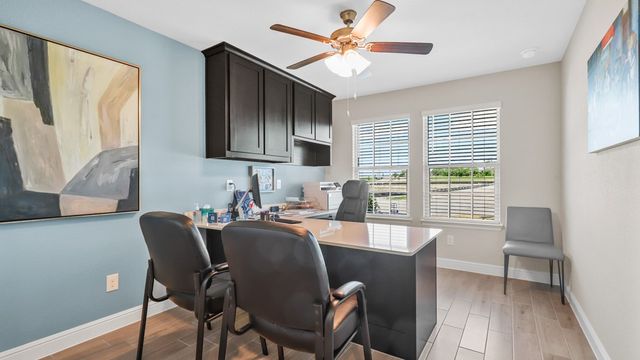 207 SYDNEY Lane, Mansfield, TX 76063