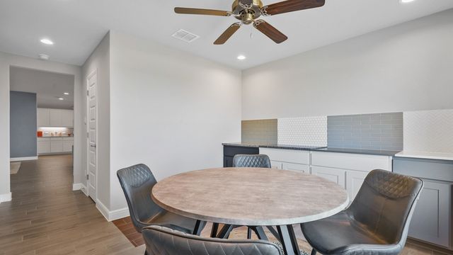207 SYDNEY Lane, Mansfield, TX 76063
