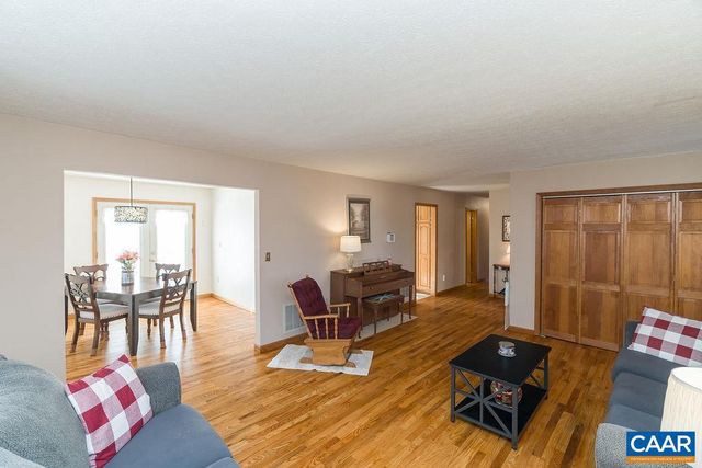 43 DOGWOOD RD, Stuarts Draft, VA 24477