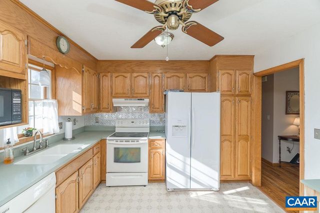 43 DOGWOOD RD, Stuarts Draft, VA 24477