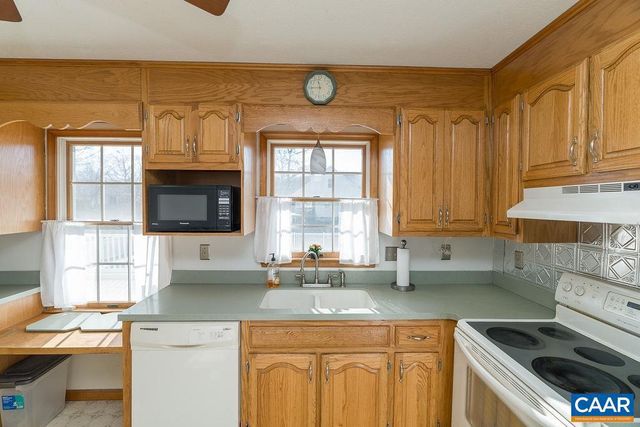 43 DOGWOOD RD, Stuarts Draft, VA 24477