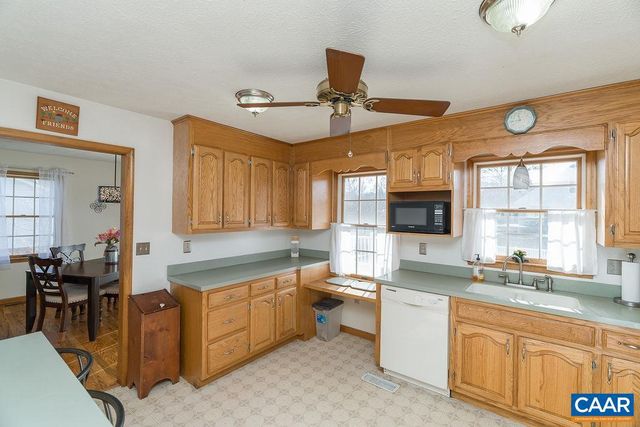 43 DOGWOOD RD, Stuarts Draft, VA 24477