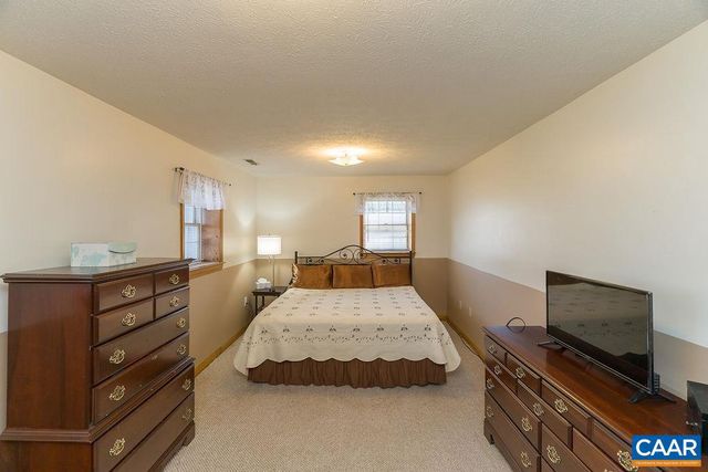 43 DOGWOOD RD, Stuarts Draft, VA 24477