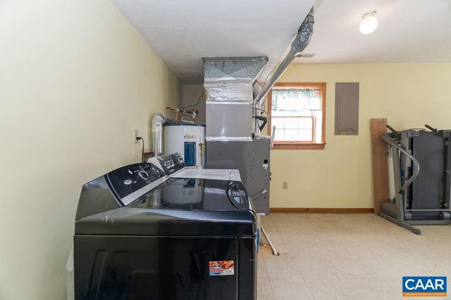 43 DOGWOOD RD, Stuarts Draft, VA 24477