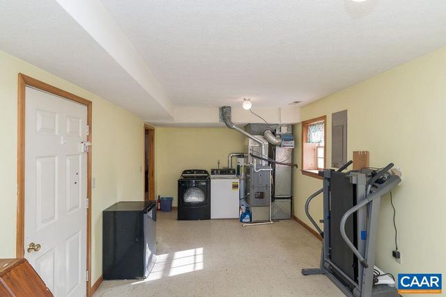 43 DOGWOOD RD, Stuarts Draft, VA 24477