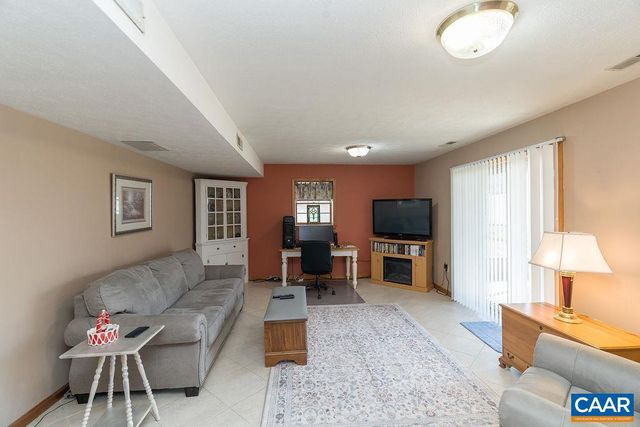 43 DOGWOOD RD, Stuarts Draft, VA 24477