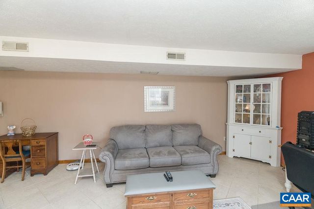 43 DOGWOOD RD, Stuarts Draft, VA 24477