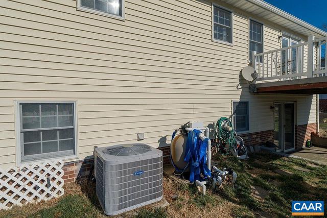 43 DOGWOOD RD, Stuarts Draft, VA 24477