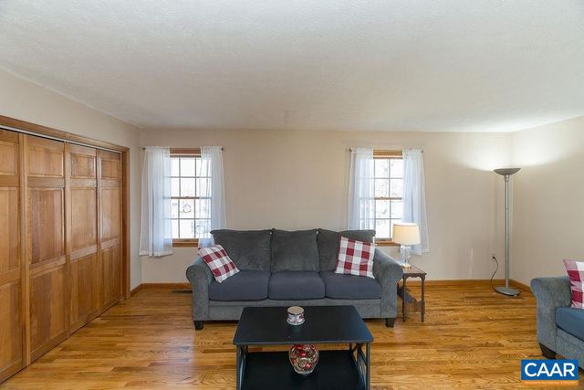 43 DOGWOOD RD, Stuarts Draft, VA 24477