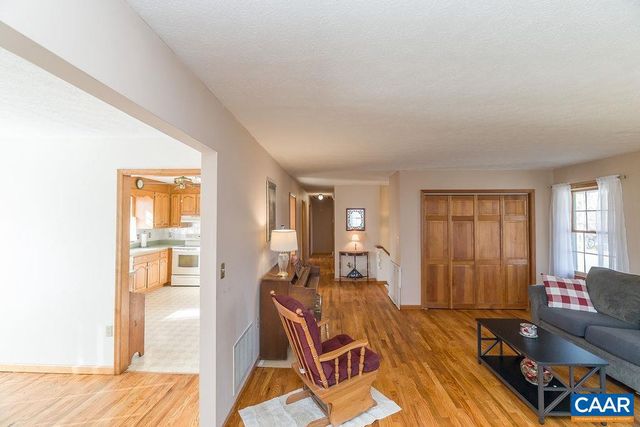 43 DOGWOOD RD, Stuarts Draft, VA 24477