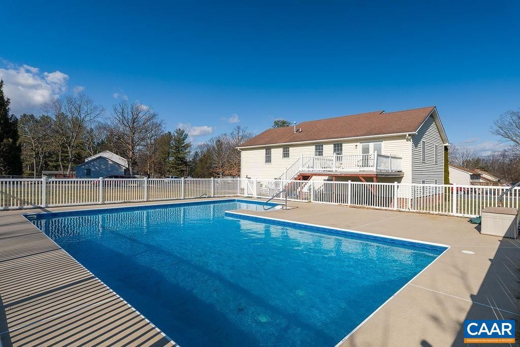 43 DOGWOOD RD, Stuarts Draft, VA 24477