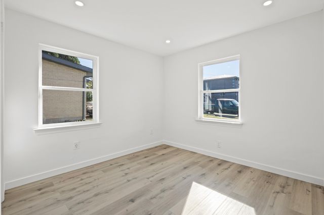 1825 Martin Luther Drive, Arlington, TX 76010