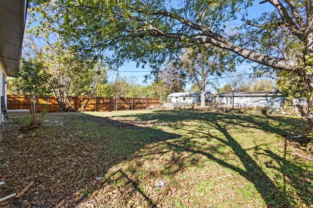 1825 Martin Luther Drive, Arlington, TX 76010