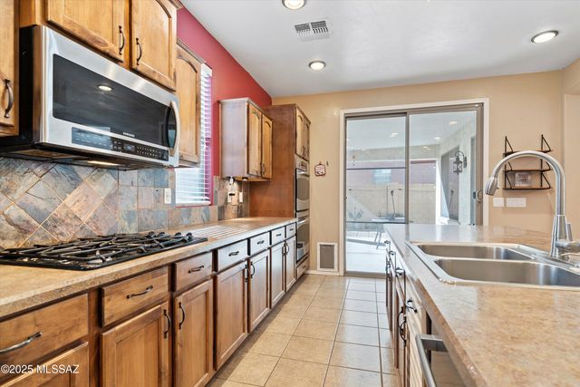 717 W Camino Tunera, Sahuarita, AZ 85629