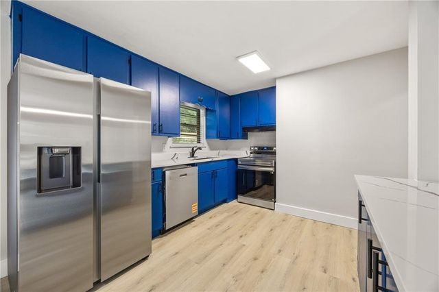 6050 LEDGEWOOD Drive, Forest Park, GA 30297