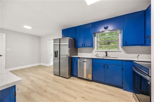 6050 LEDGEWOOD Drive, Forest Park, GA 30297