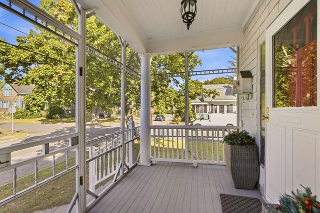 27 Arthur St, Methuen, MA 01844