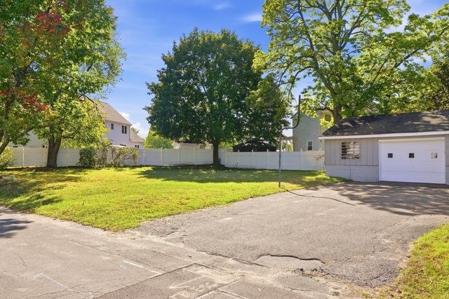 27 Arthur St, Methuen, MA 01844
