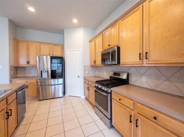 5704 Shady Hollow Court, Rosharon, TX 77583