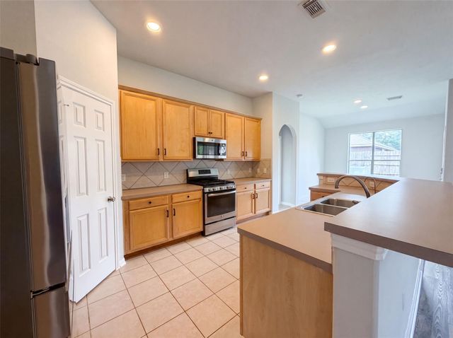 5704 Shady Hollow Court, Rosharon, TX 77583