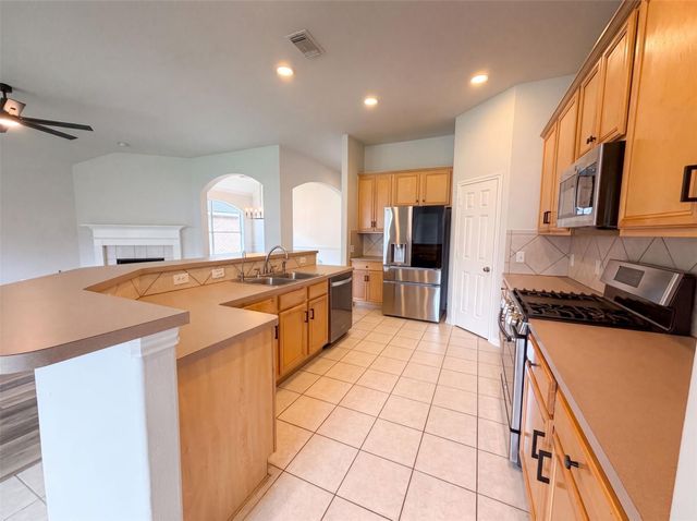 5704 Shady Hollow Court, Rosharon, TX 77583