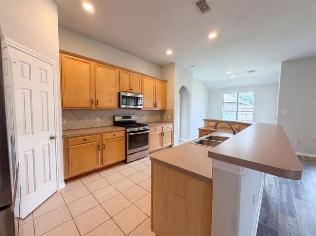 5704 Shady Hollow Court, Rosharon, TX 77583