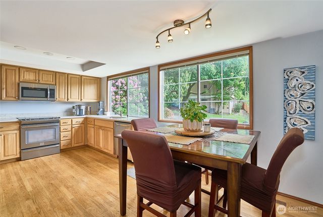 1404 S 290th Pl, Federal Way, WA 98003