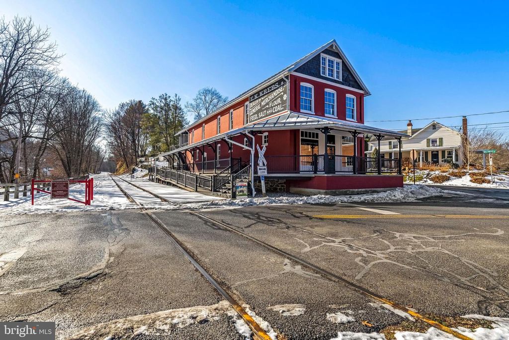 12027 BALTIMORE ST, Glen Rock, PA 17327