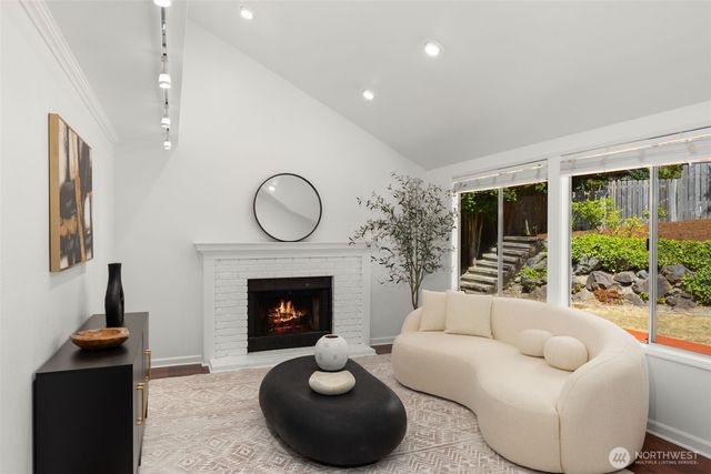 23973 SE 42nd Place, Sammamish, WA 98029