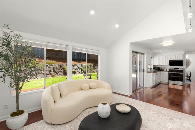 23973 SE 42nd Place, Sammamish, WA 98029