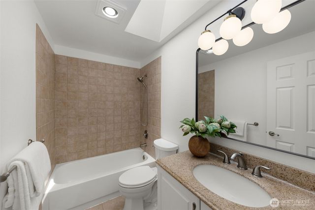 23973 SE 42nd Place, Sammamish, WA 98029