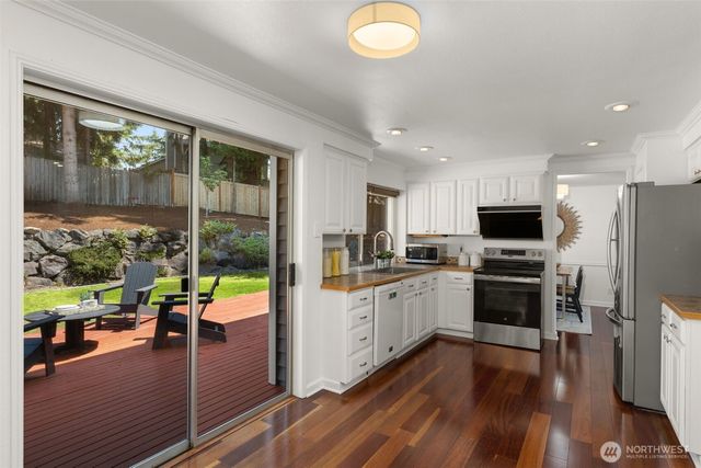 23973 SE 42nd Place, Sammamish, WA 98029