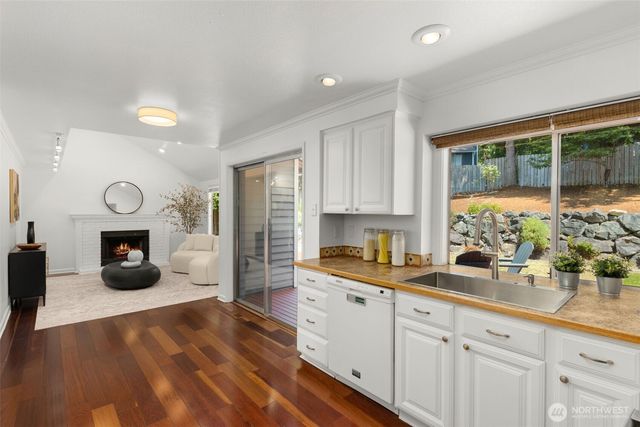 23973 SE 42nd Place, Sammamish, WA 98029