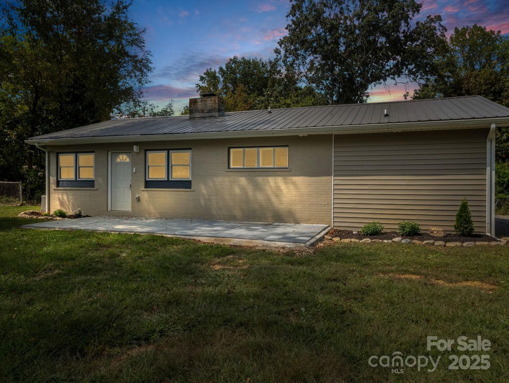 67 Robinson Avenue, Asheville, NC 28803