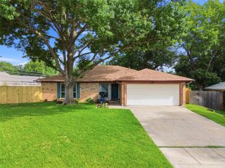 5617 Kindling Court, Arlington, TX 76016