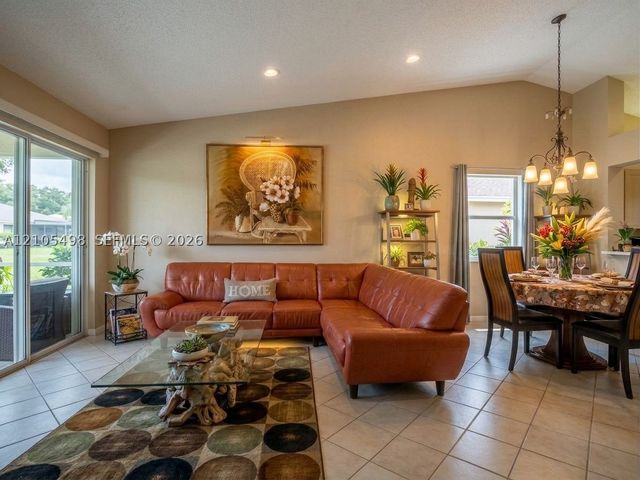 7407 N Devon Dr 212, Tamarac, FL 33321