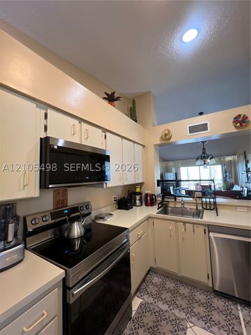 7407 N Devon Dr 212, Tamarac, FL 33321