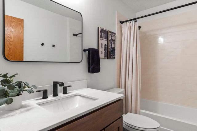 20585 Georgia Avenue Place N, Forest Lake, MN 55025